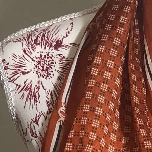 Embrace this Vintage Japanese Silk Neckerchief | Chidorigoshi Pattern - Picture 5 of 6